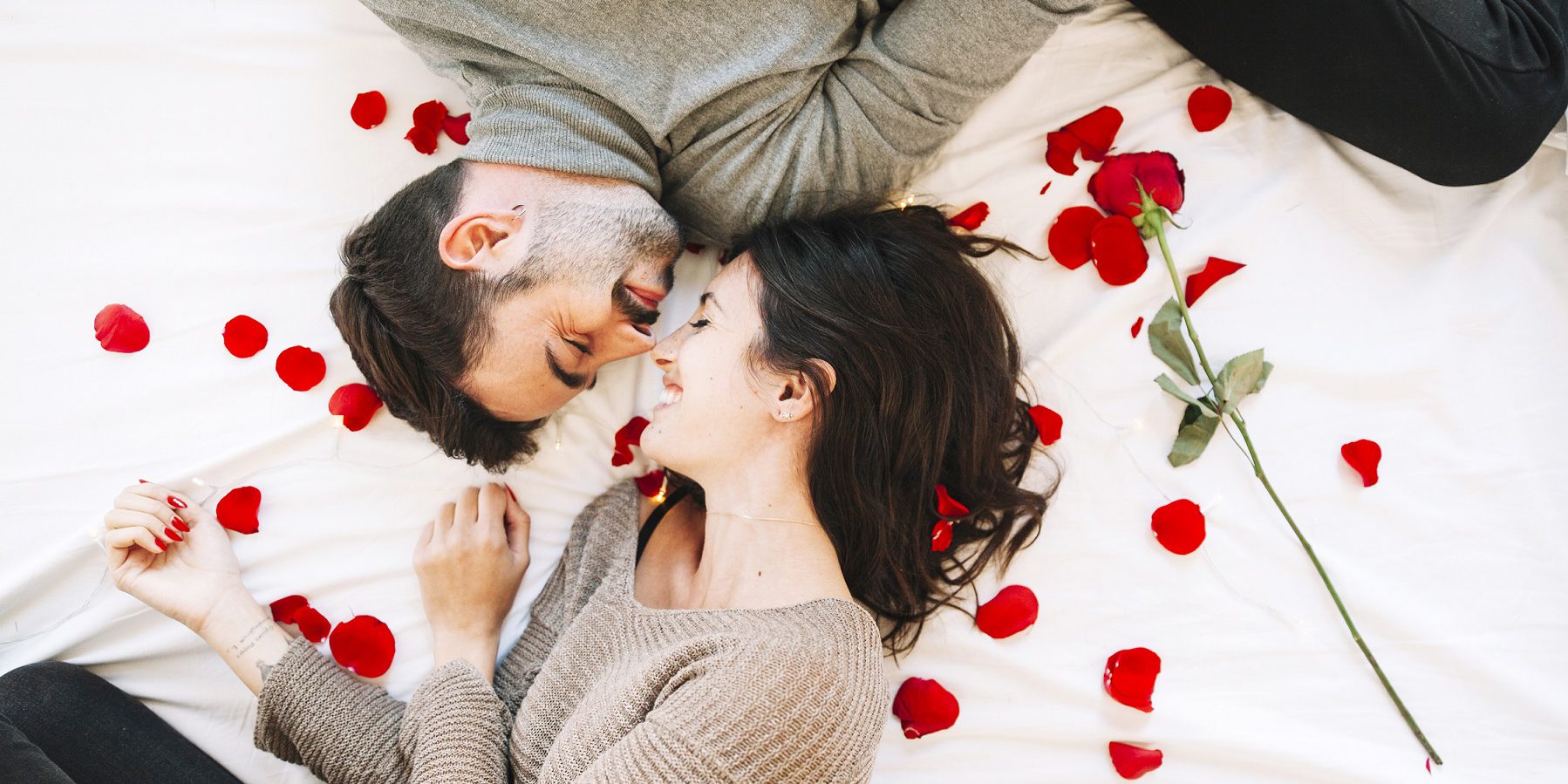 Pack de san Valentín - pareja en la cama